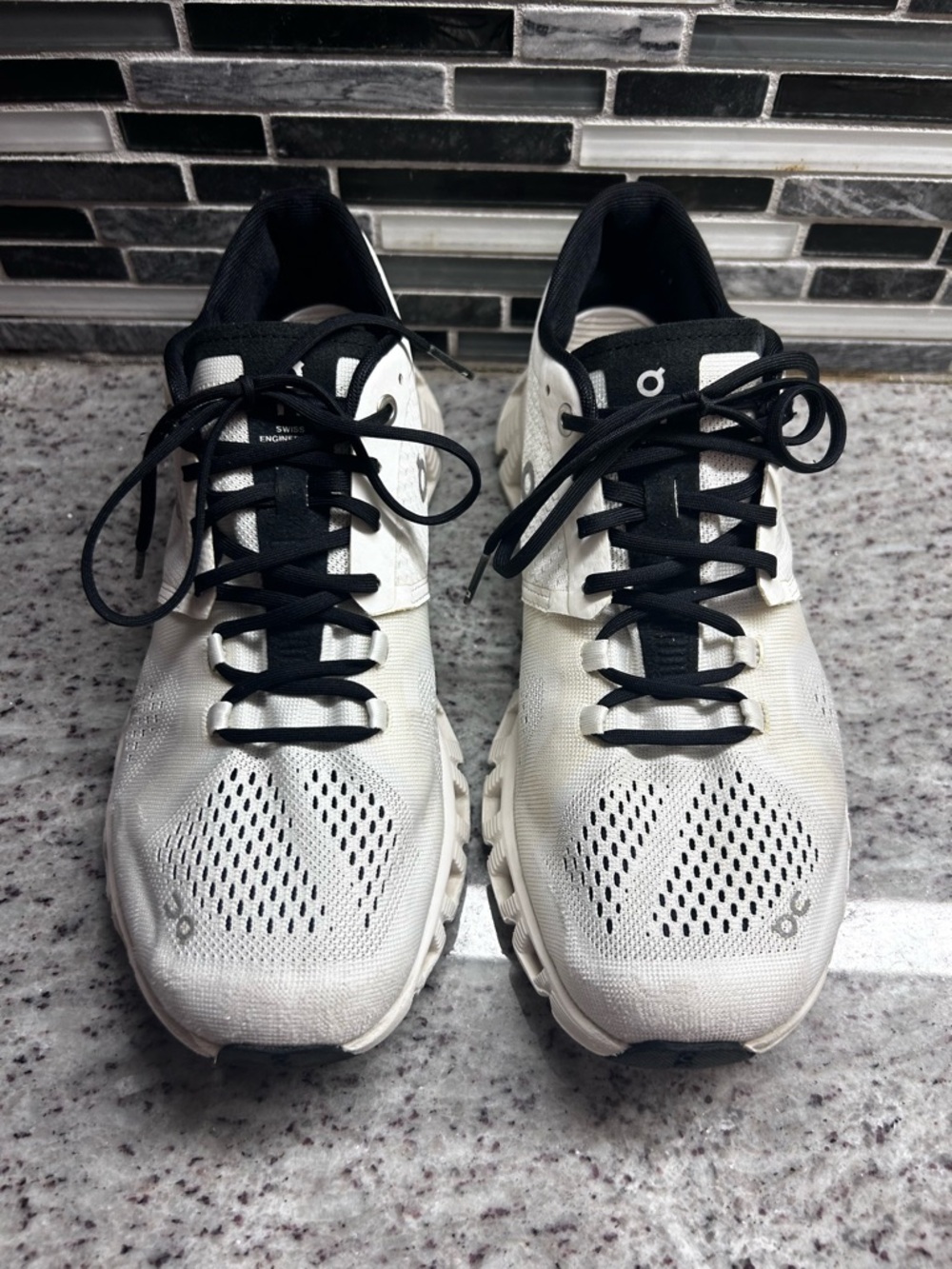 On Running White and Black Women's Cloudflow Lace Shoes size 8 - Picture 2 of 10
